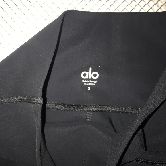 Alo ripped warrior leggings. Like new. Small - Picture 4 of 4